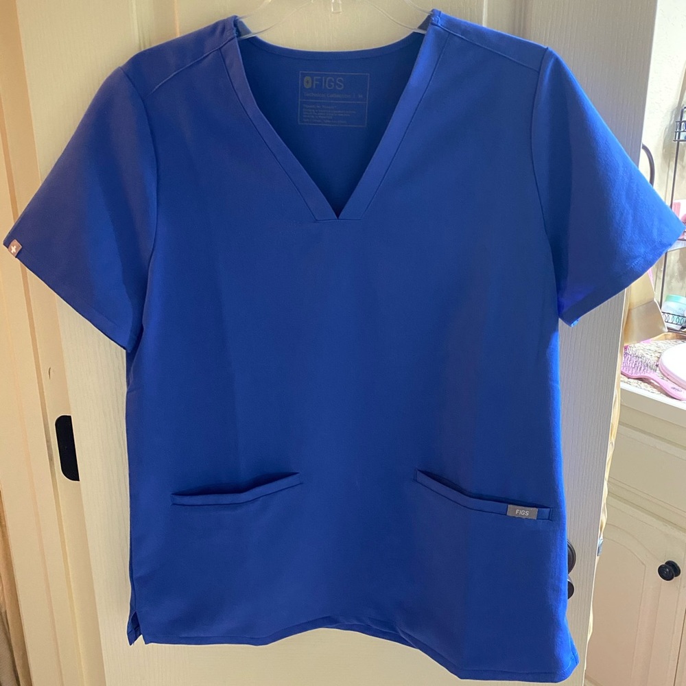 FIGS Denim Casma Three Pocket Scrub Top (M)
